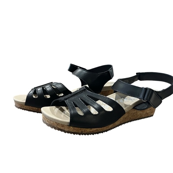 Propet NEW Black Leather Maya Strappy Open Toe Wedge Sandals Size 10 - Picture 2 of 12